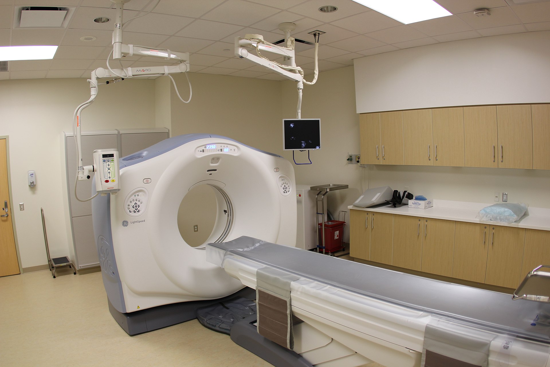 Scanner (https://en.wikipedia.org/wiki/CT_scan, crazypaco, CC BY)