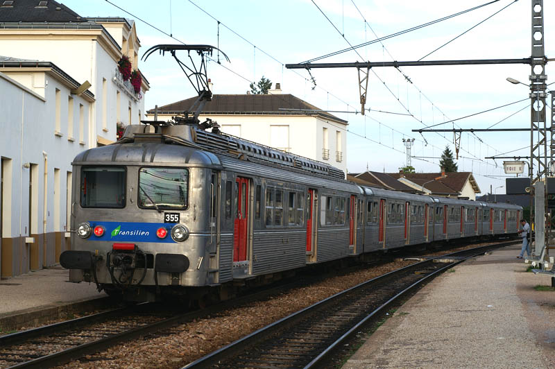 Un p'tit gris, certes pas sur le RER D, mais vous voyez à quoi ça ressemble. Téléversé sur Wikipédia par Romain Martin sous licence CC BY 3.0
