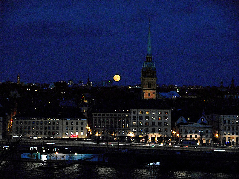 Lever de lune sur Stockholm.