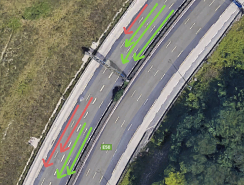 À gauche, les deux voies de l'A86 (rouges), à droite, celles de l'A4 (vertes). Tirés de Google Maps.