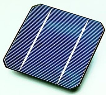 Photo d’une cellule solaire en silicium monocristallin (source : Wikipédia)