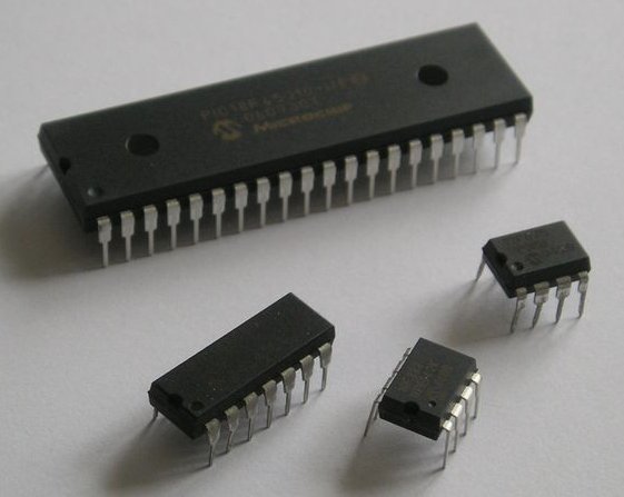 Des microcontrôleurs de différentes tailles